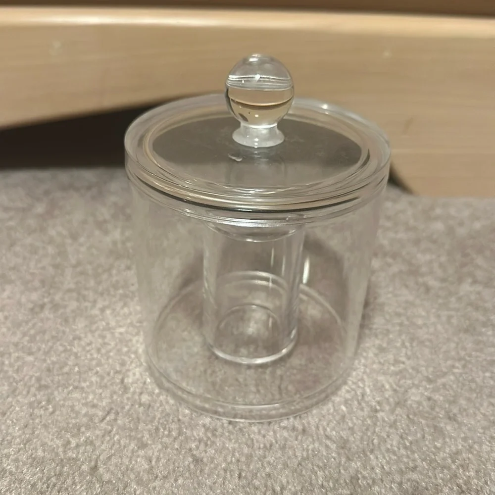 Q-Tip and cotton ball holder